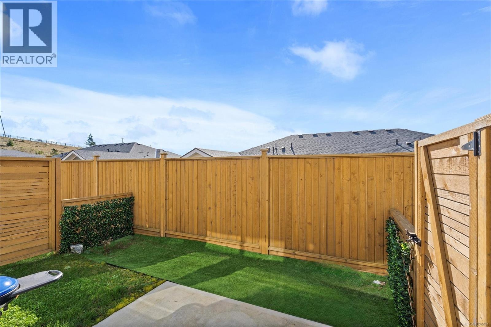 #68 255 CASPIAN DR - 16