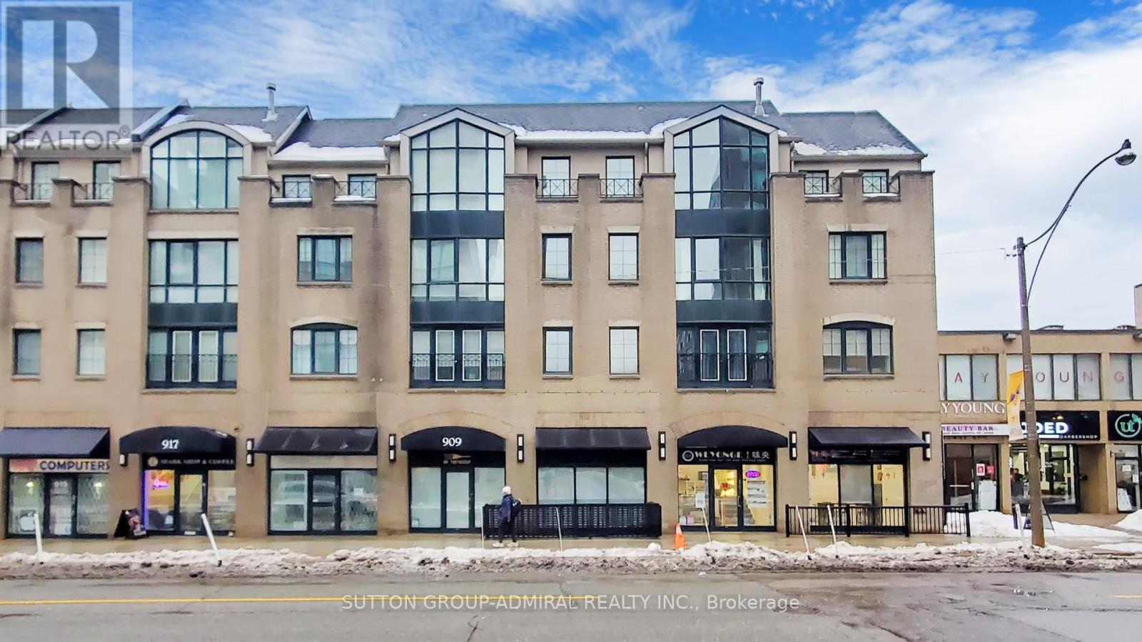 909 Yonge Street 27-28