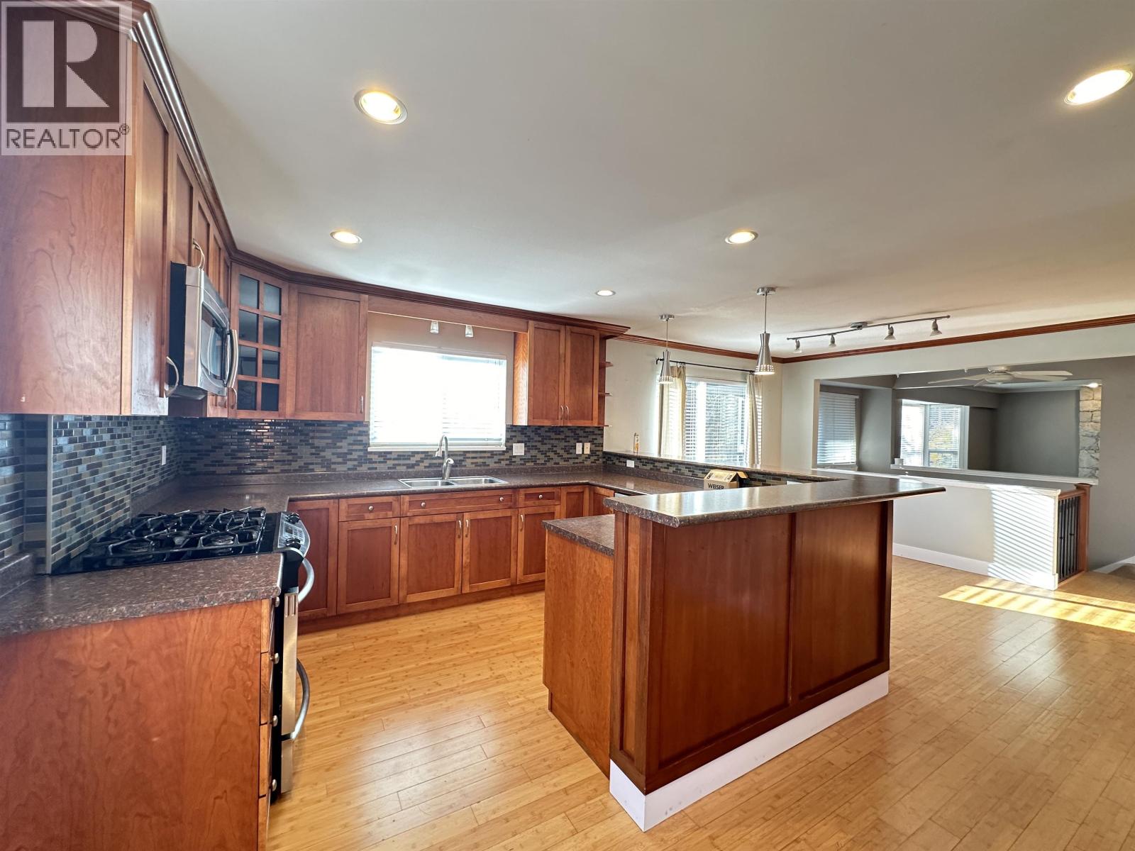 5165 7B Avenue - photo 2