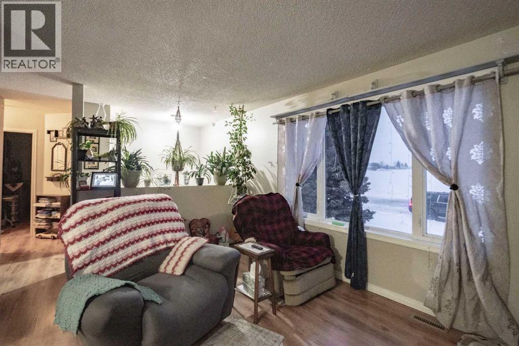 4301 50 Ave - Photo 4 of 21, Grimshaw, Alberta