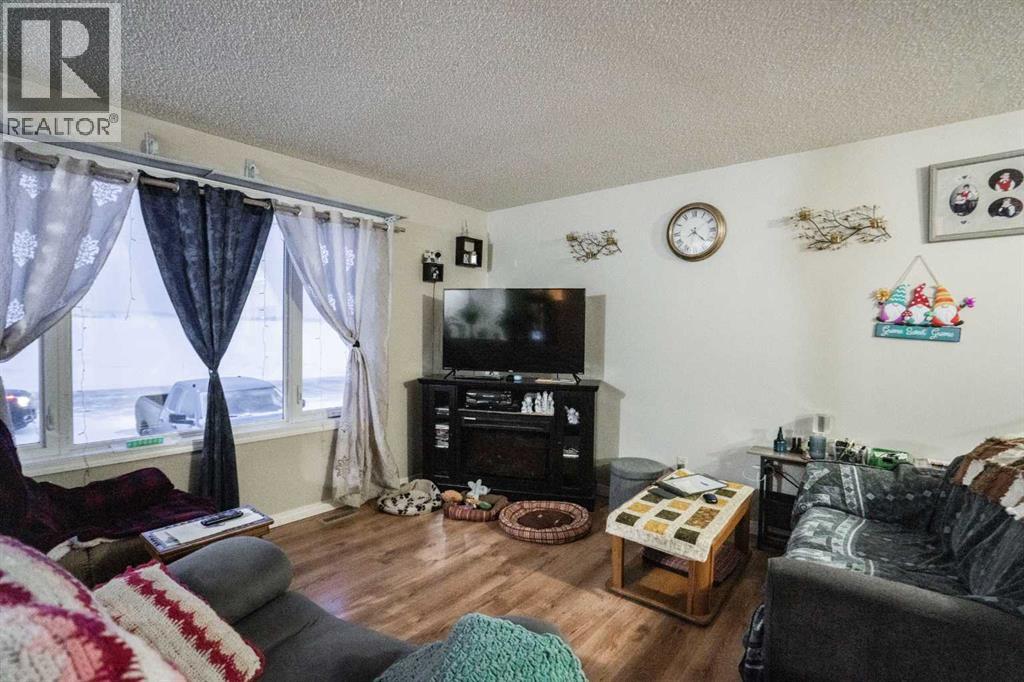 4301 50 Ave - Photo 3 of 21, Grimshaw, Alberta