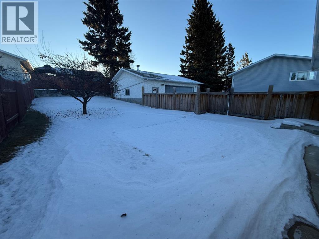 131 COLLINGE Road - Photo 5 of 26, Hinton, Alberta