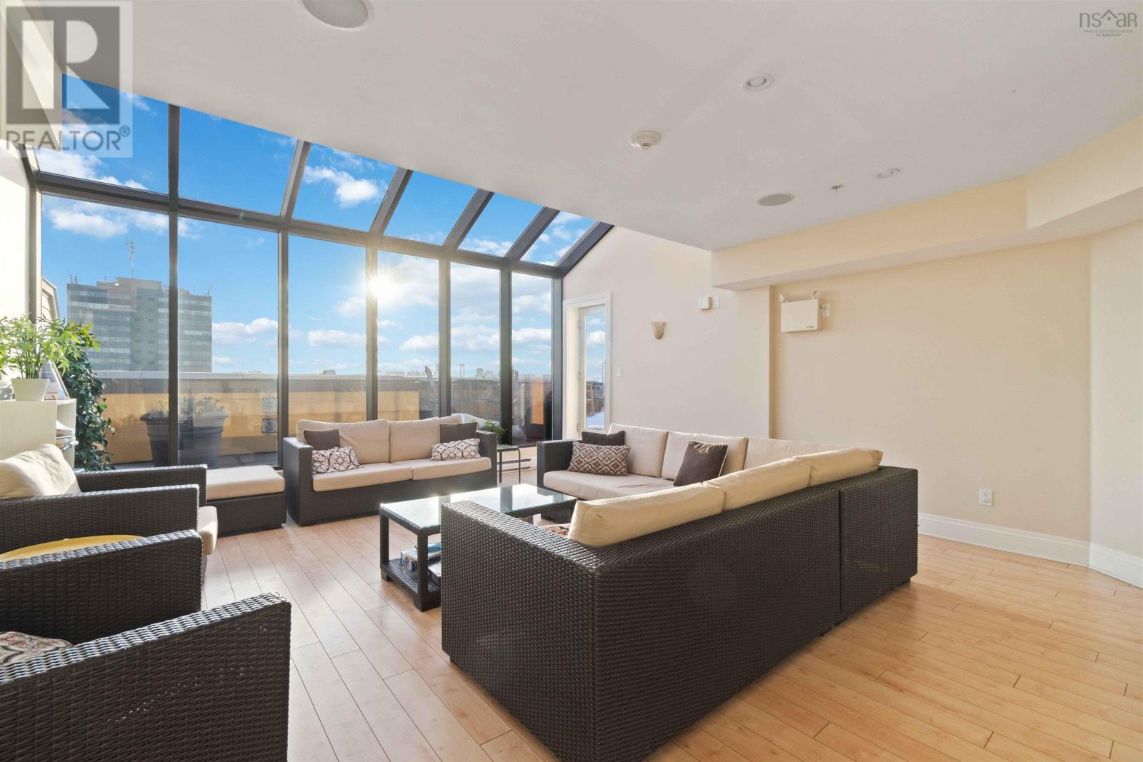 Property 33 of 36 of 407 70 Ochterloney Street