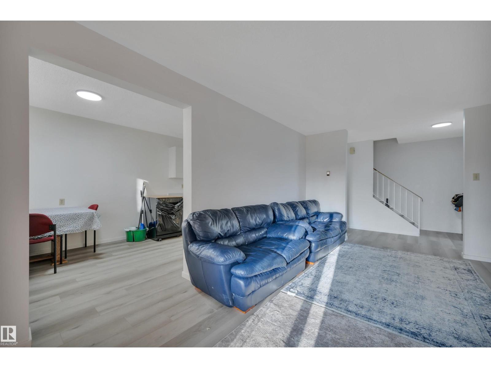 8216-8222 120 AV NW, Edmonton