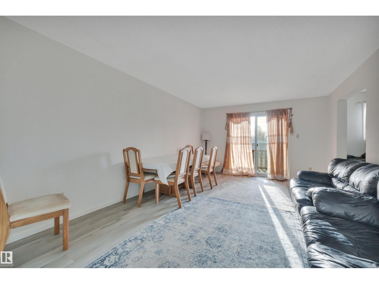 8216-8222 120 AV NW, Edmonton