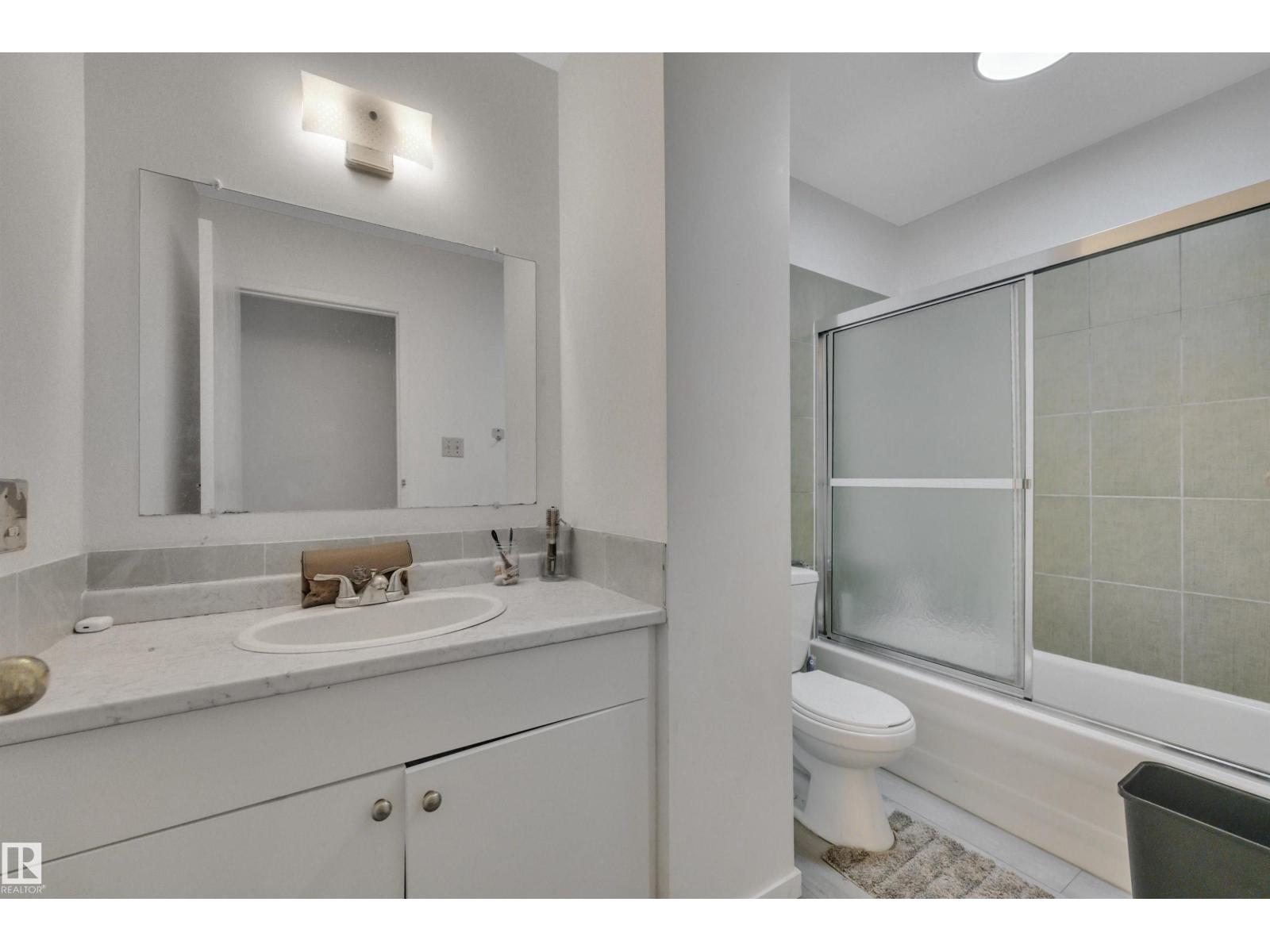 8216-8222 120 AV NW, Edmonton