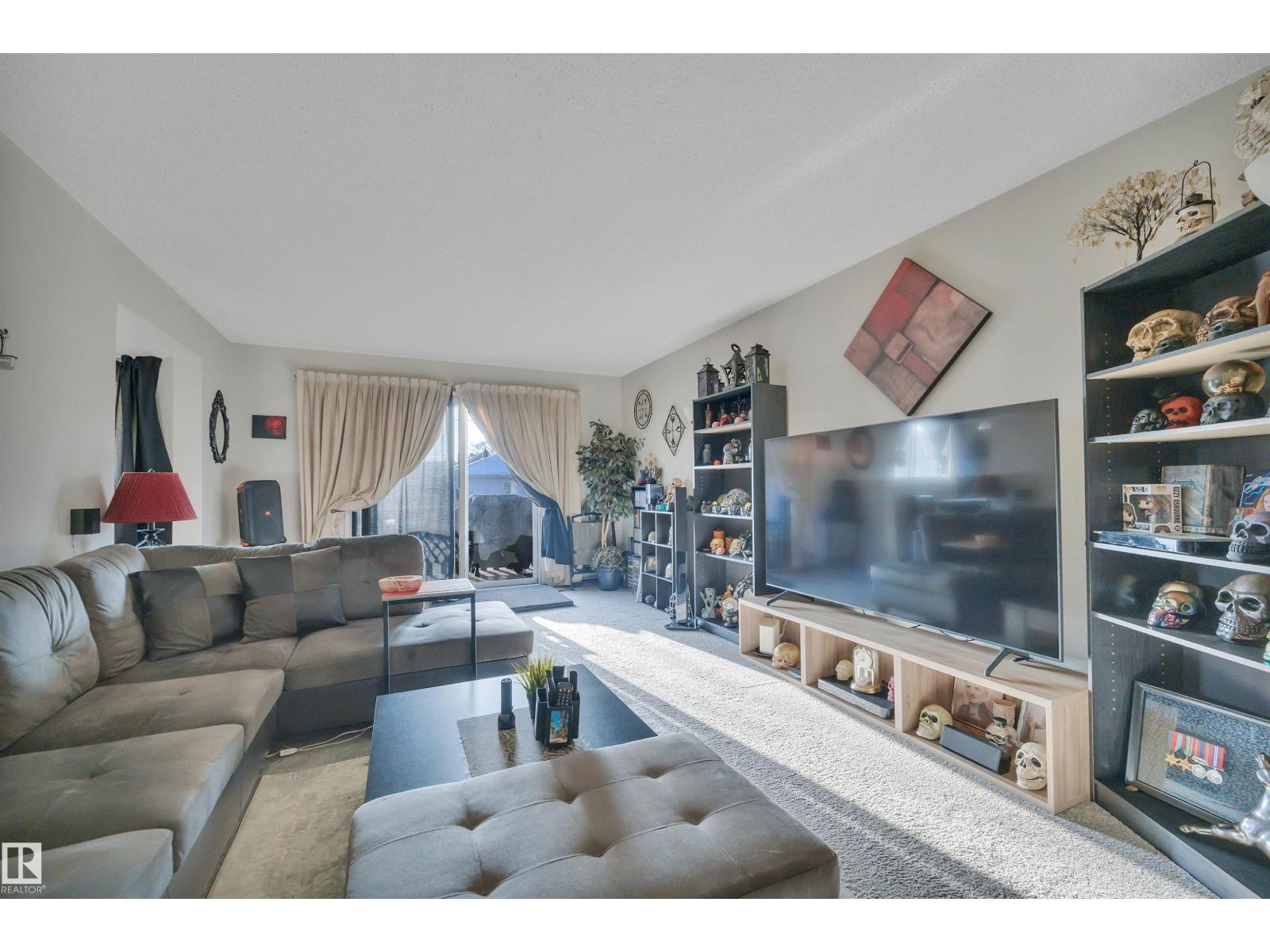 8216-8222 120 AV NW, Edmonton