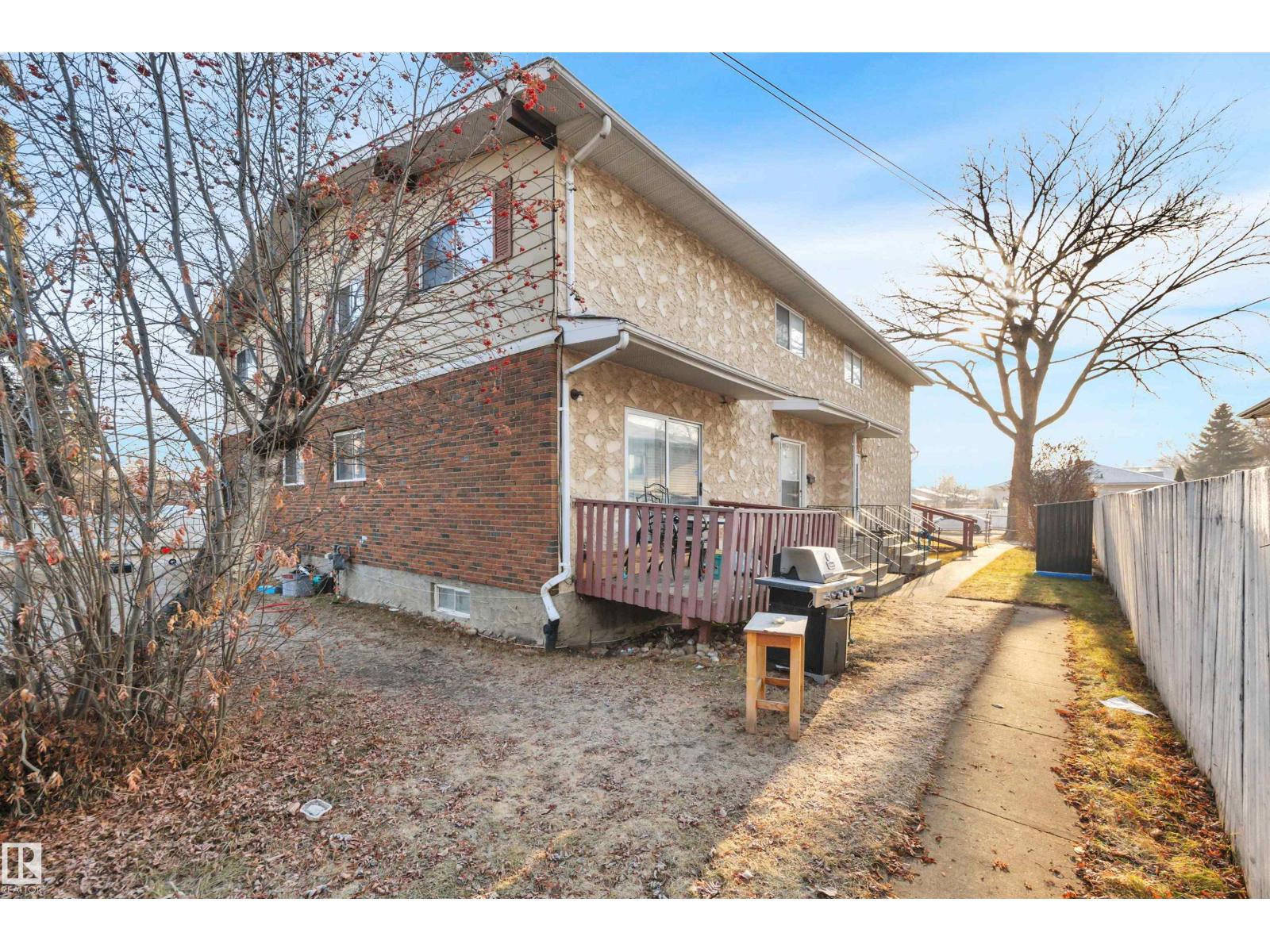 8216-8222 120 AV NW, Edmonton