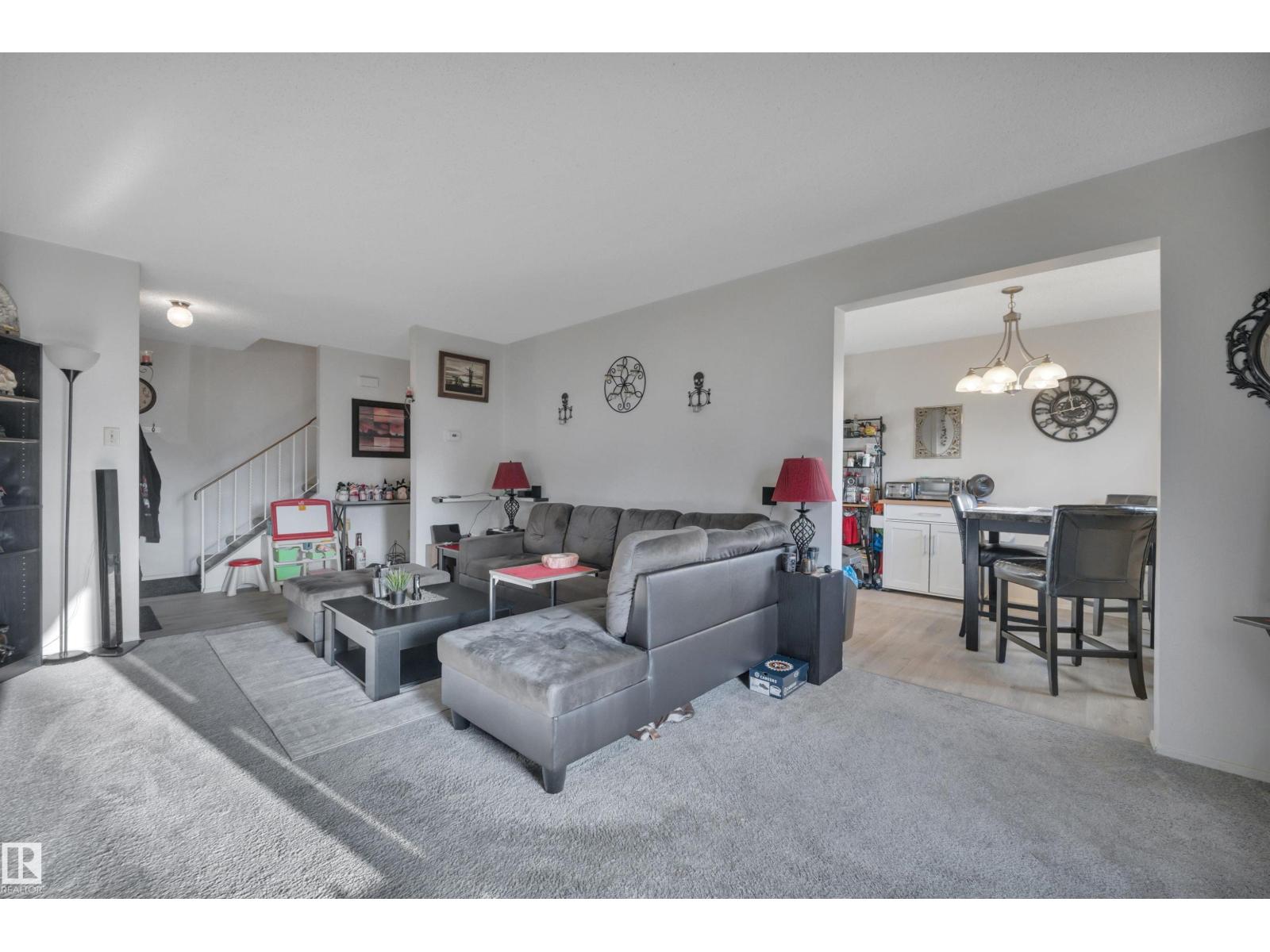 8216-8222 120 AV NW, Edmonton