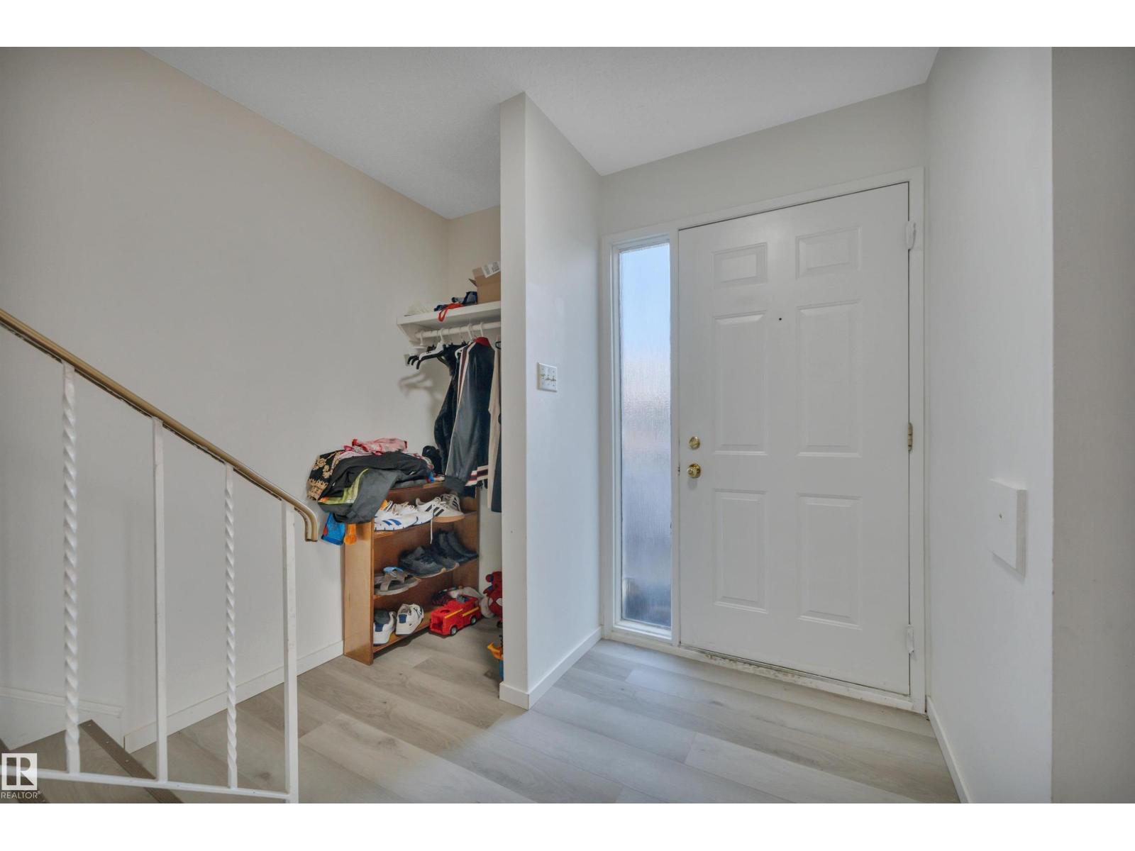 8216-8222 120 AV NW, Edmonton