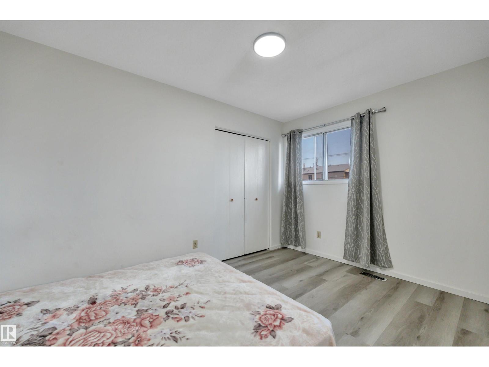 8216-8222 120 AV NW, Edmonton