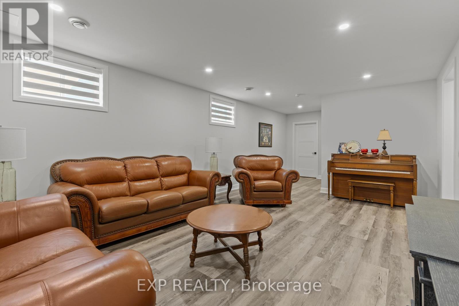 3919 MITCHELL CRESCENT — photo 30