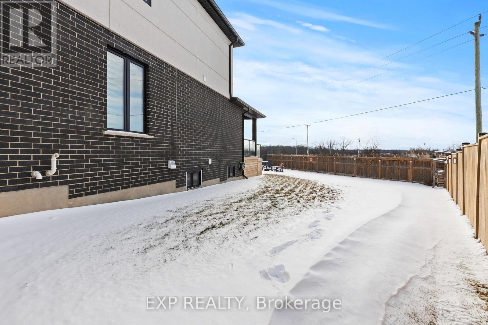3919 MITCHELL CRESCENT — photo 38