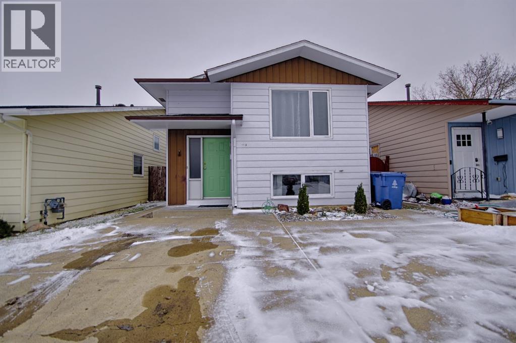 113 Cayuga Crescent W - Photo 2 of 29, Lethbridge, Alberta