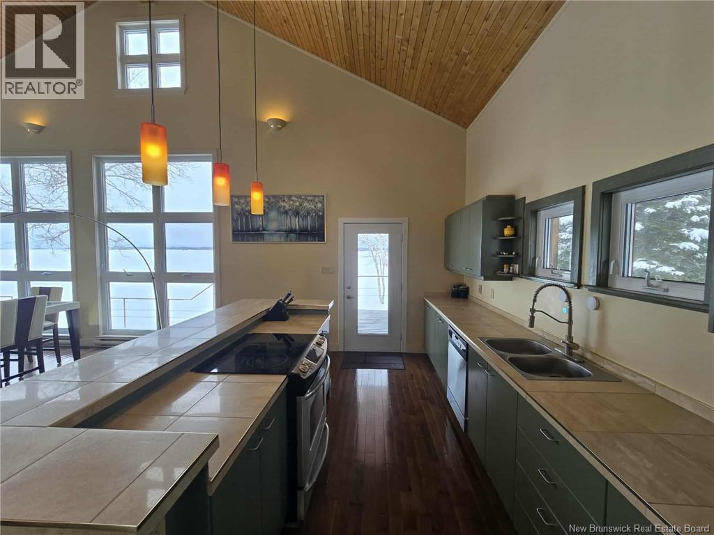 25 ISLAND VIEW - Image 18