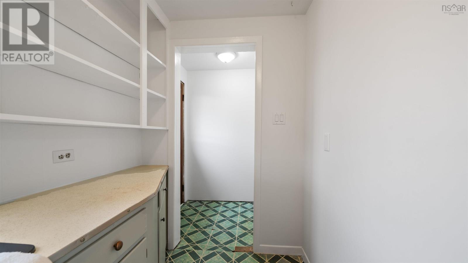 Property 16 of 37 of 515 Pleasant Street