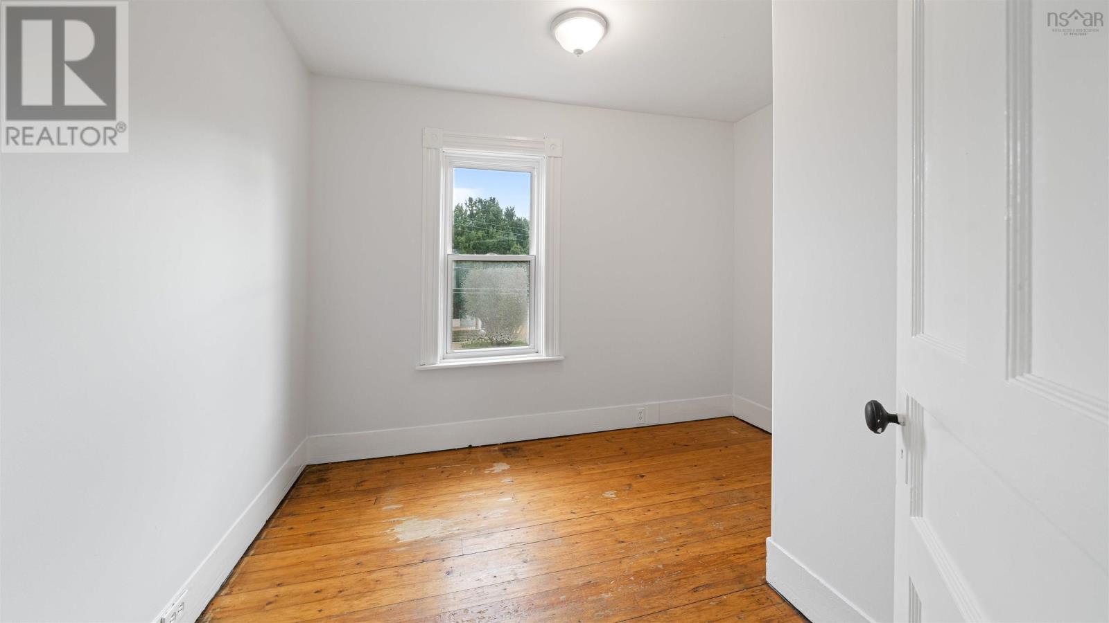 Property 21 of 37 of 515 Pleasant Street