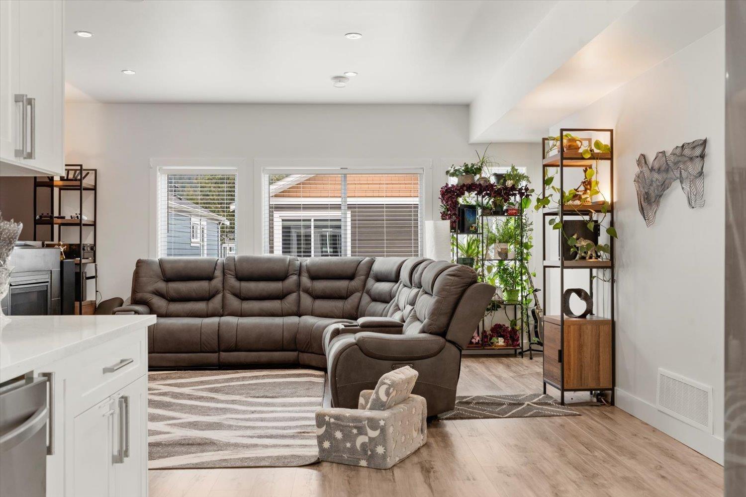 17 750 HOT SPRINGS ROAD, Harrison Hot Springs