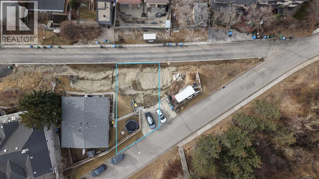 205 Thomson Avenue NE - Photo 2 of 8, Calgary, Alberta