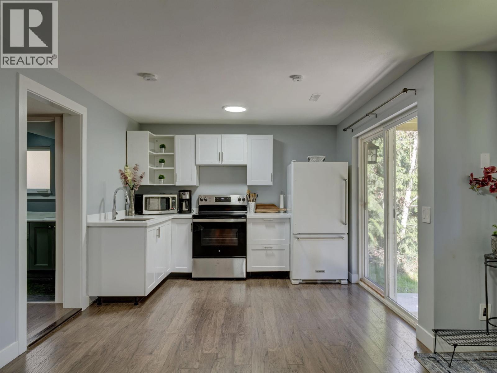 7629 REDROOFFS ROAD, Halfmoon Bay