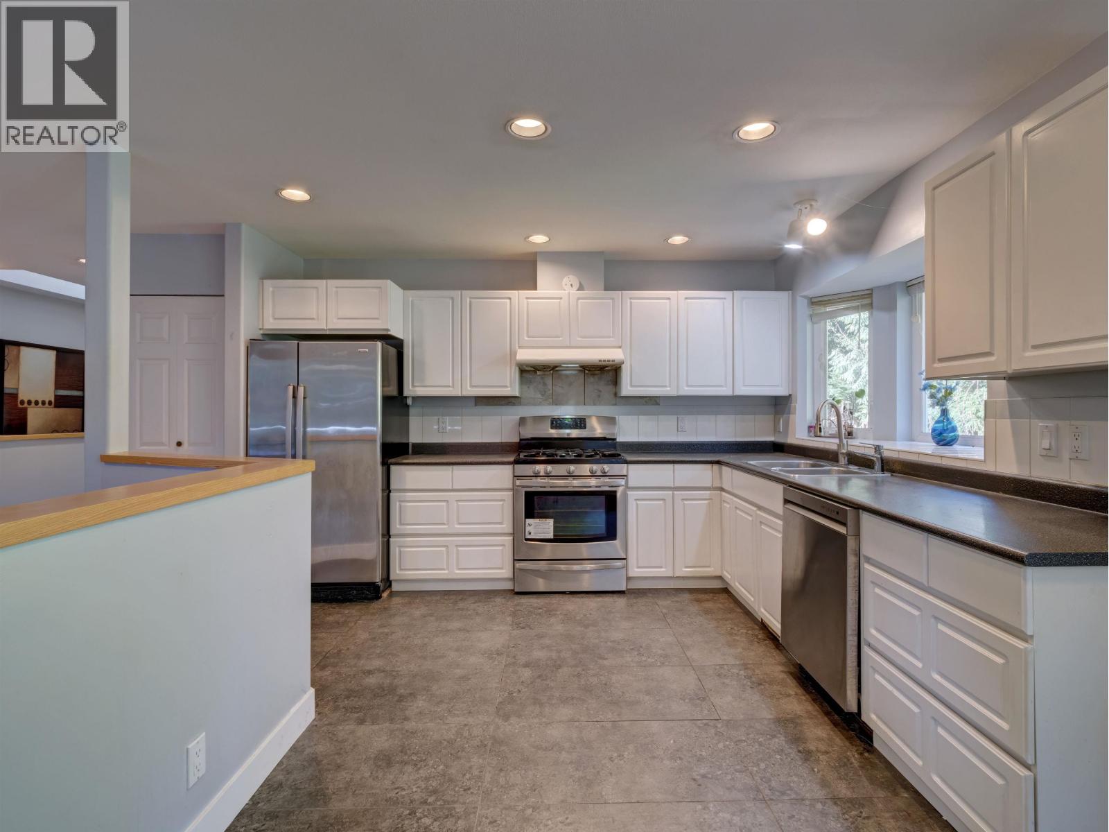 7629 REDROOFFS ROAD, Halfmoon Bay