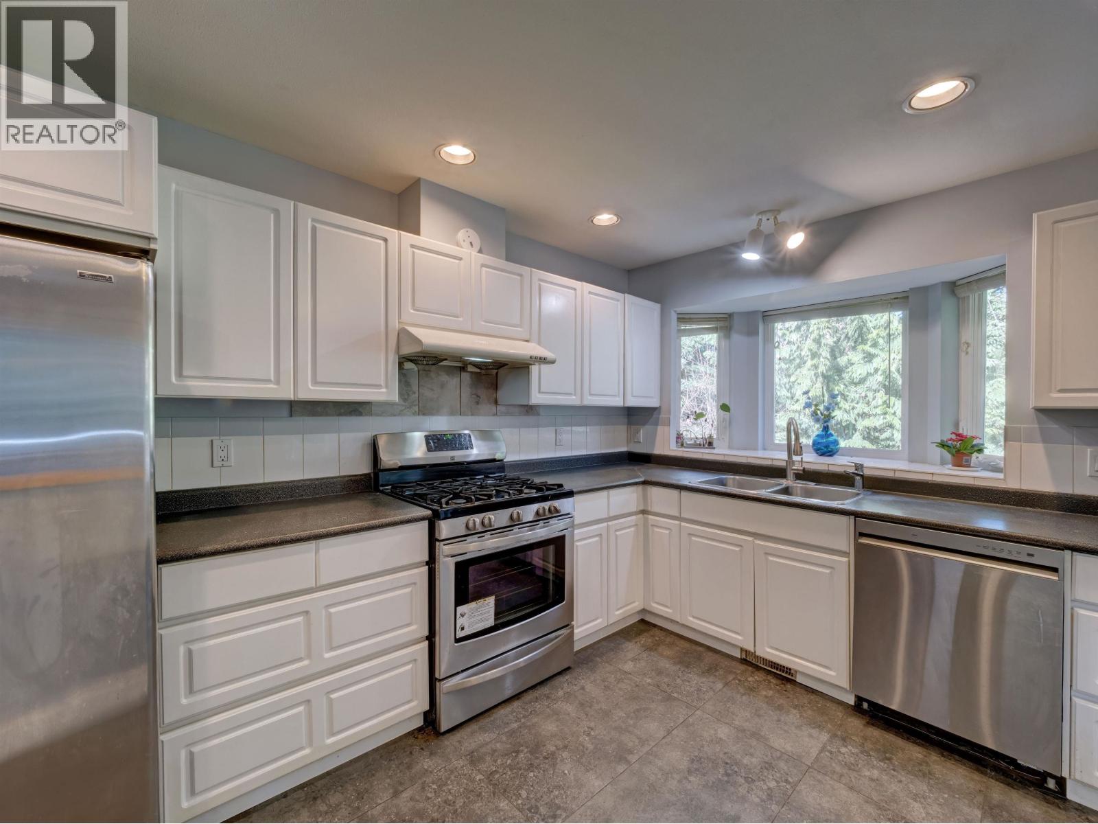 7629 REDROOFFS ROAD, Halfmoon Bay