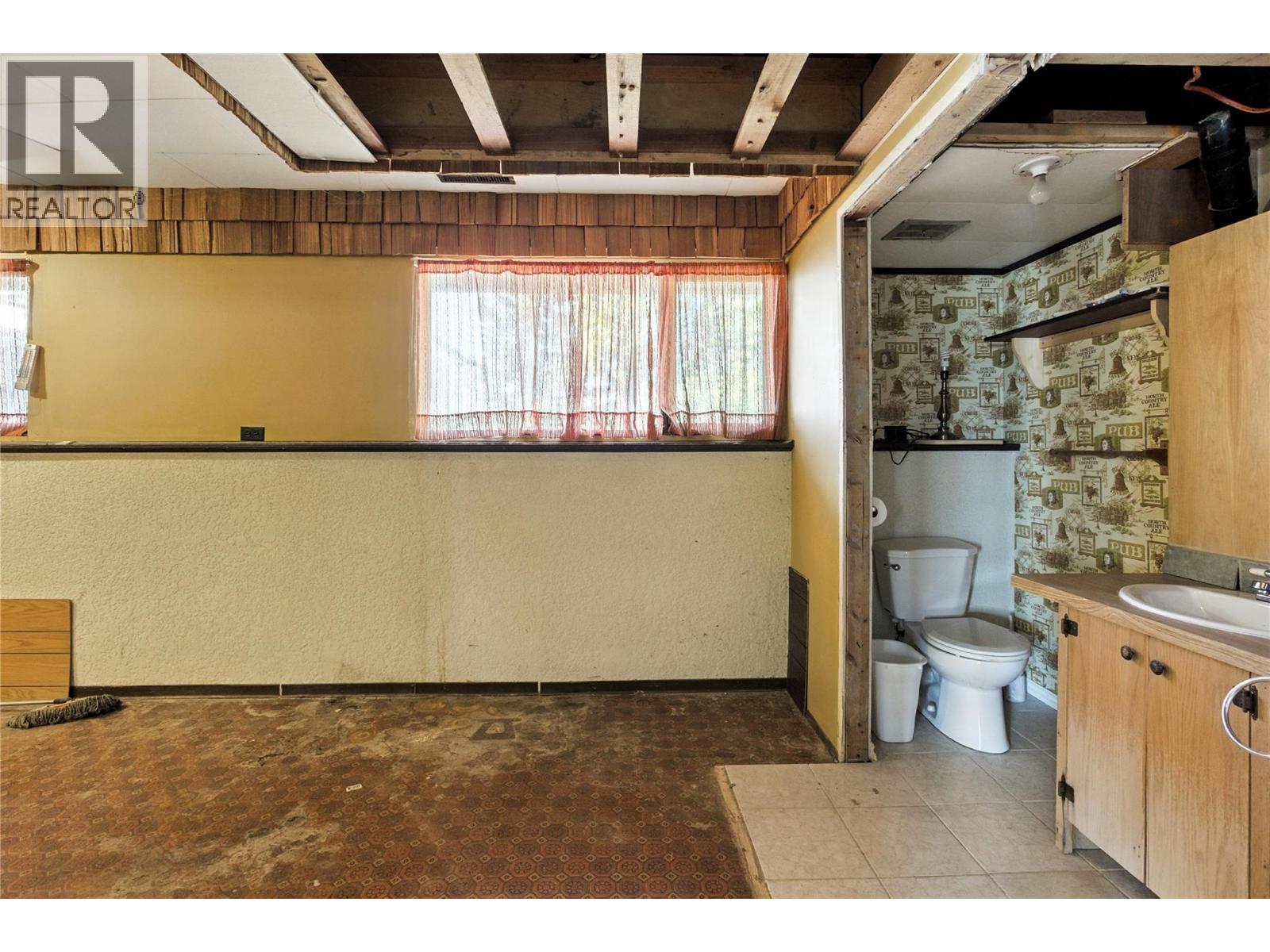 242 Cliff Crescent, Ashcroft