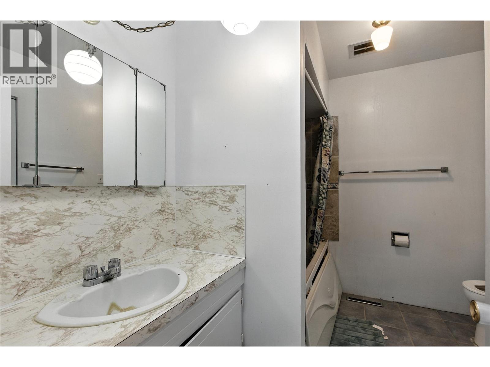 242 Cliff Crescent, Ashcroft