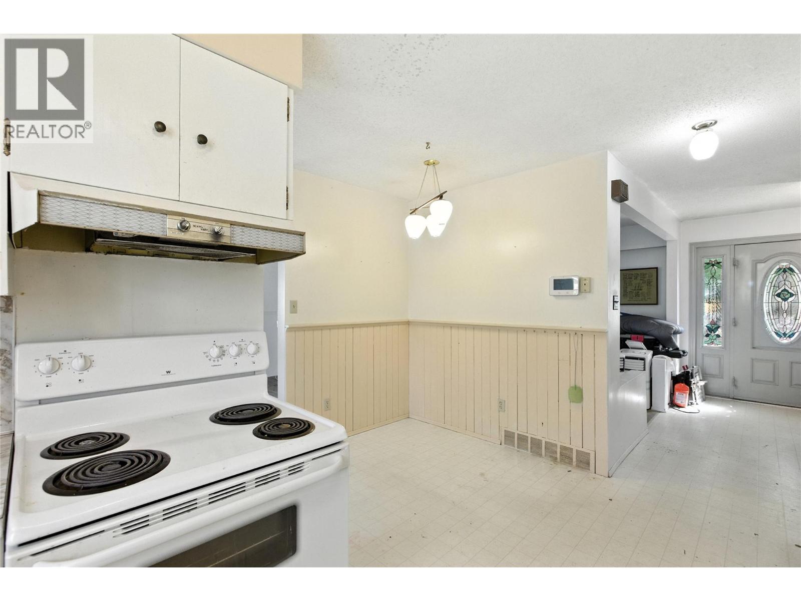 242 Cliff Crescent, Ashcroft