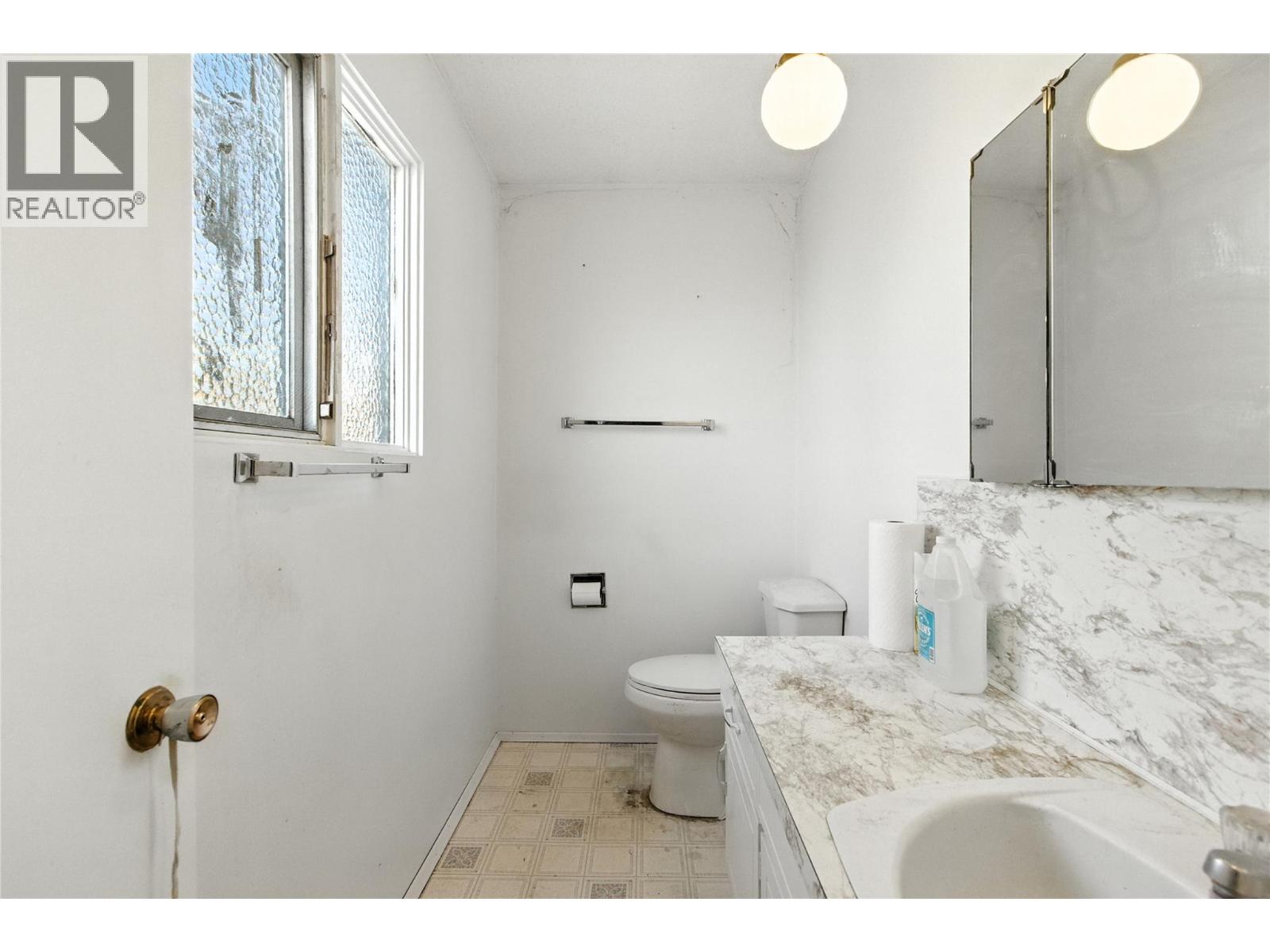 242 Cliff Crescent, Ashcroft