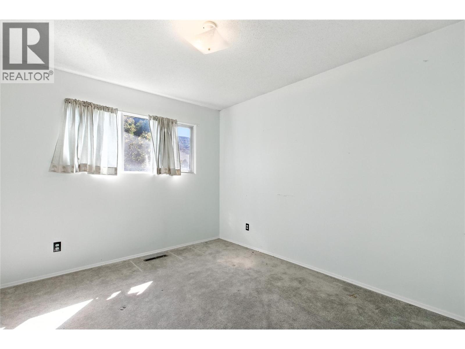 242 Cliff Crescent, Ashcroft