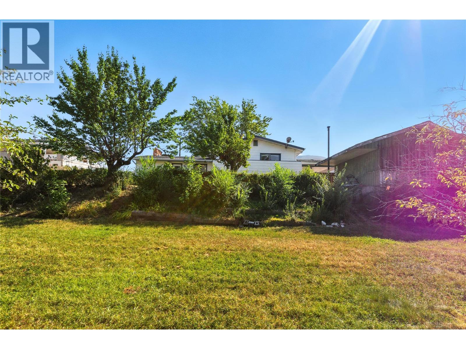 242 Cliff Crescent, Ashcroft