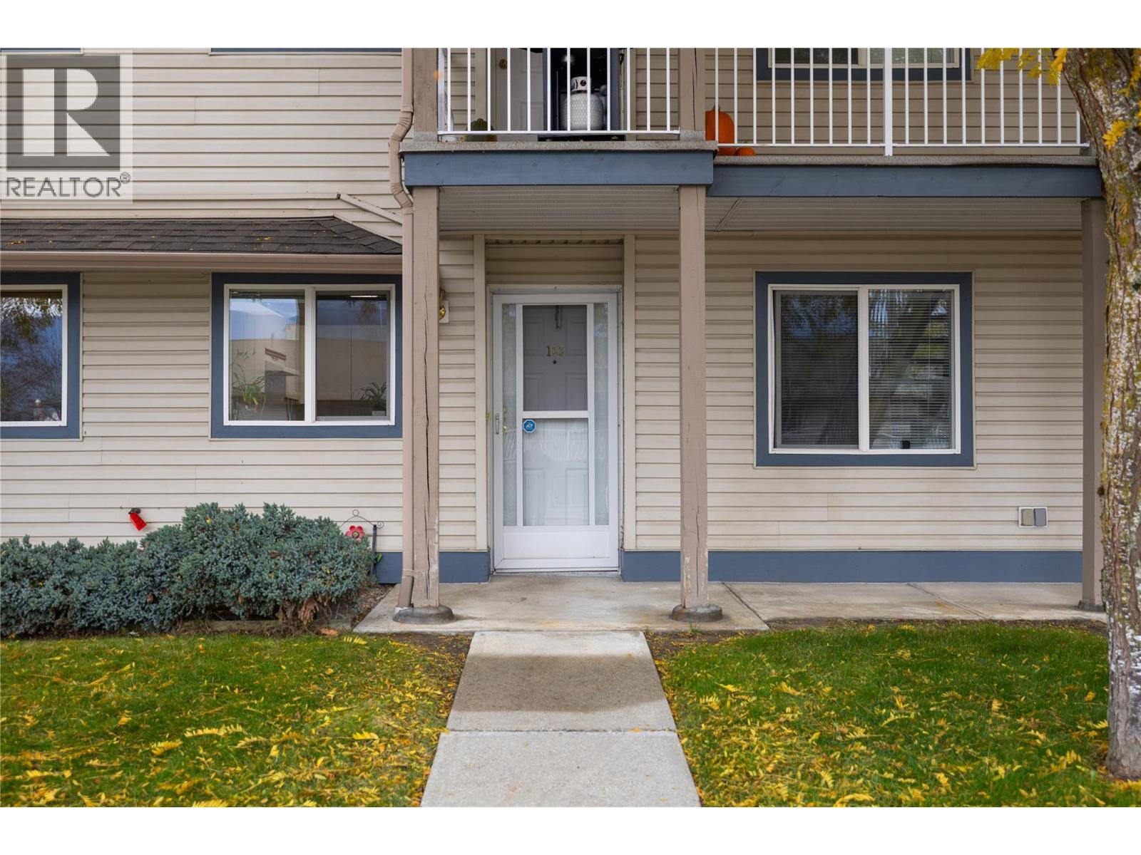 #103 831 2ND Street SE - 1