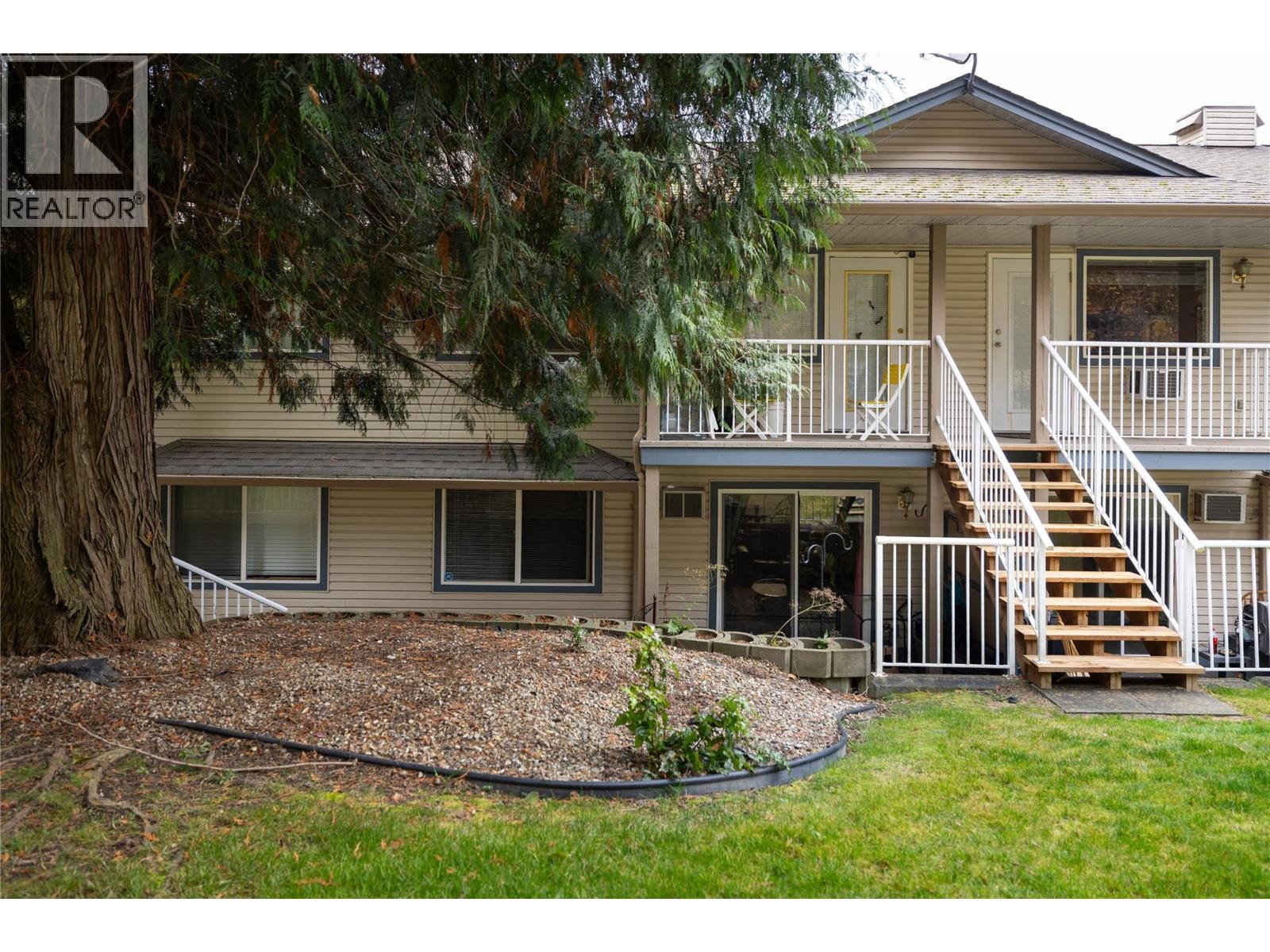 103 831 2ND Street Southeast, Salmon Arm