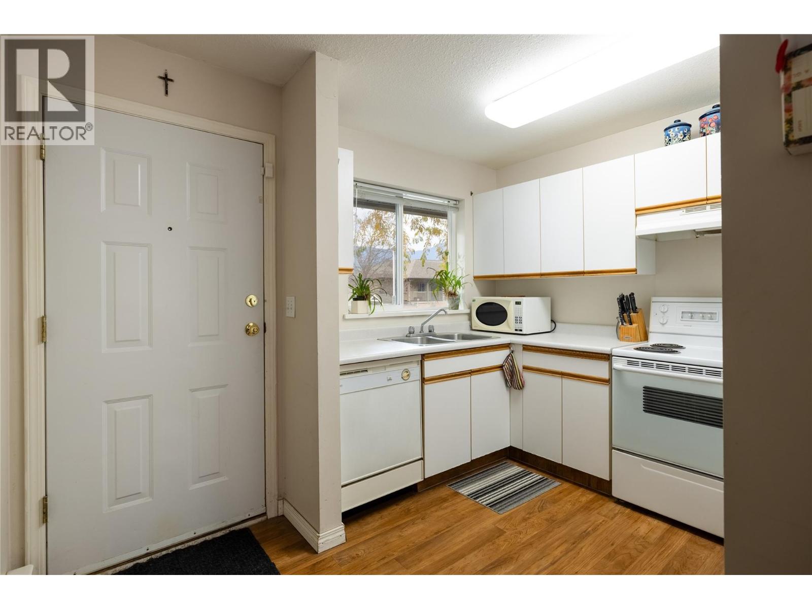 #103 831 2ND Street SE - 5