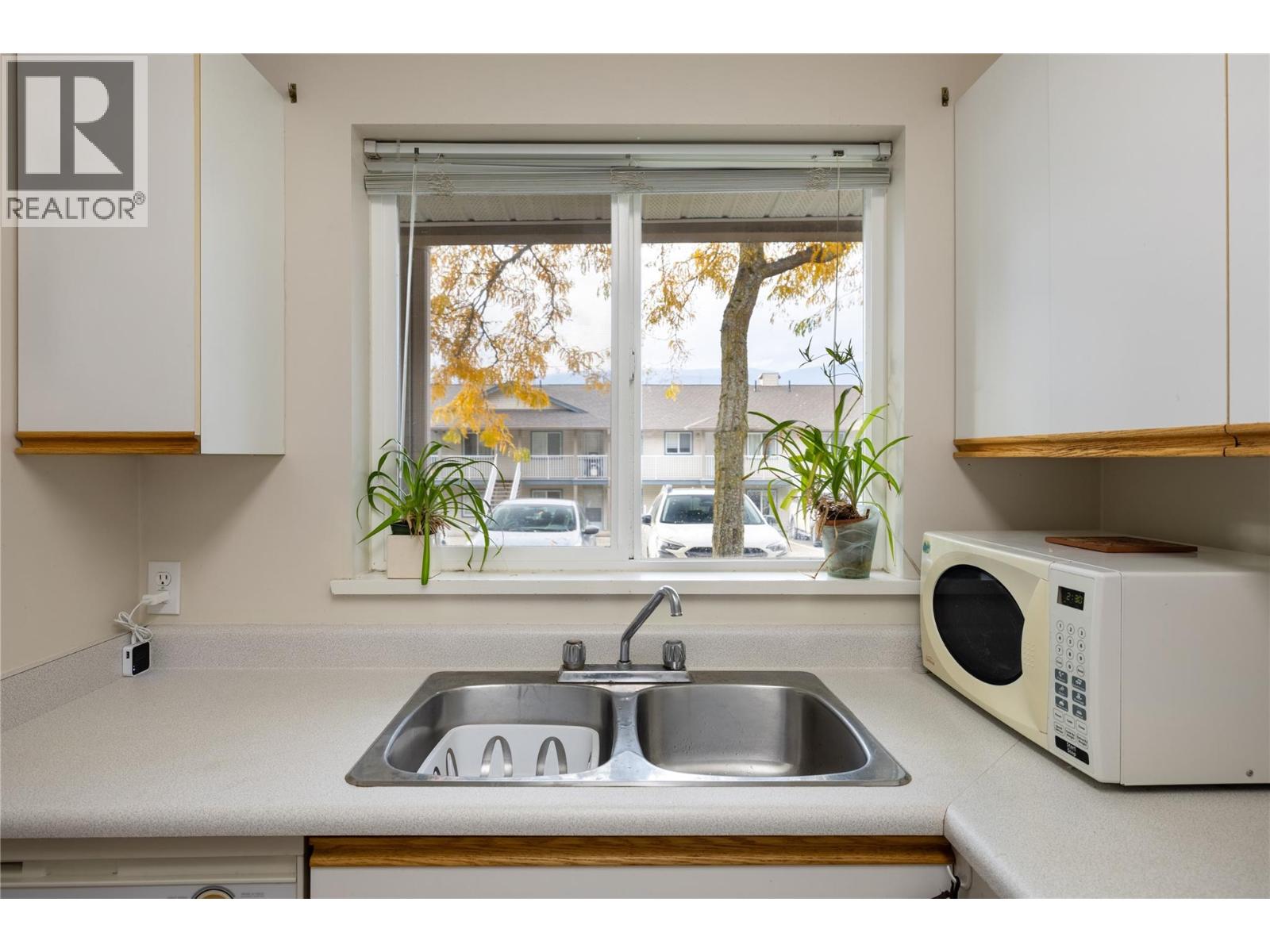 #103 831 2ND Street SE - 8