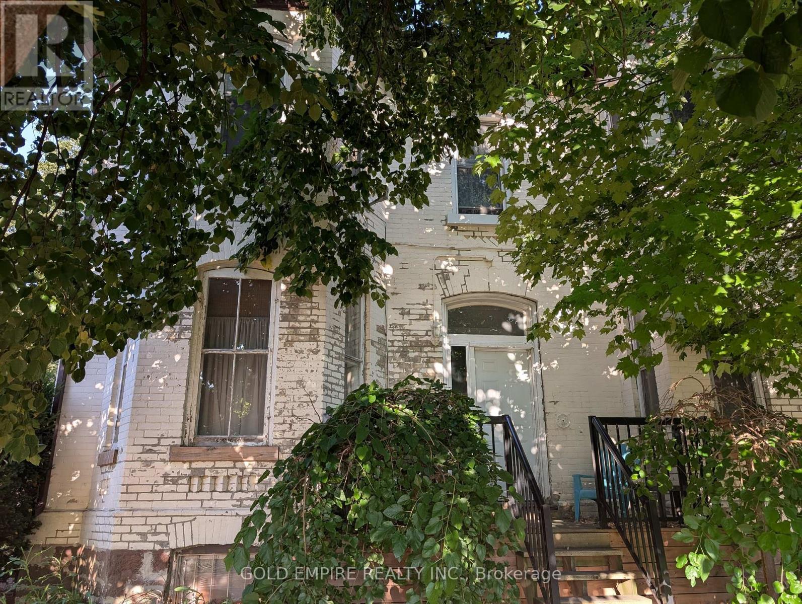 42 Wellington Street North