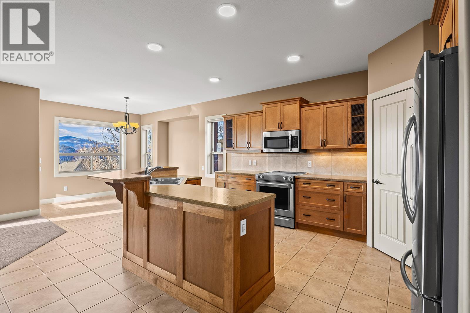 3 2450 Selkirk Drive, Kelowna