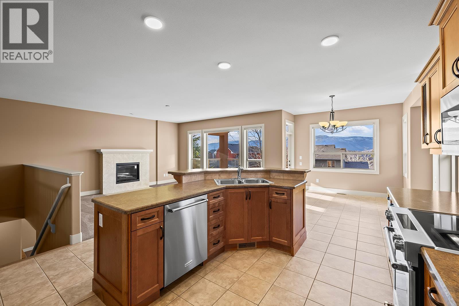 3 2450 Selkirk Drive, Kelowna