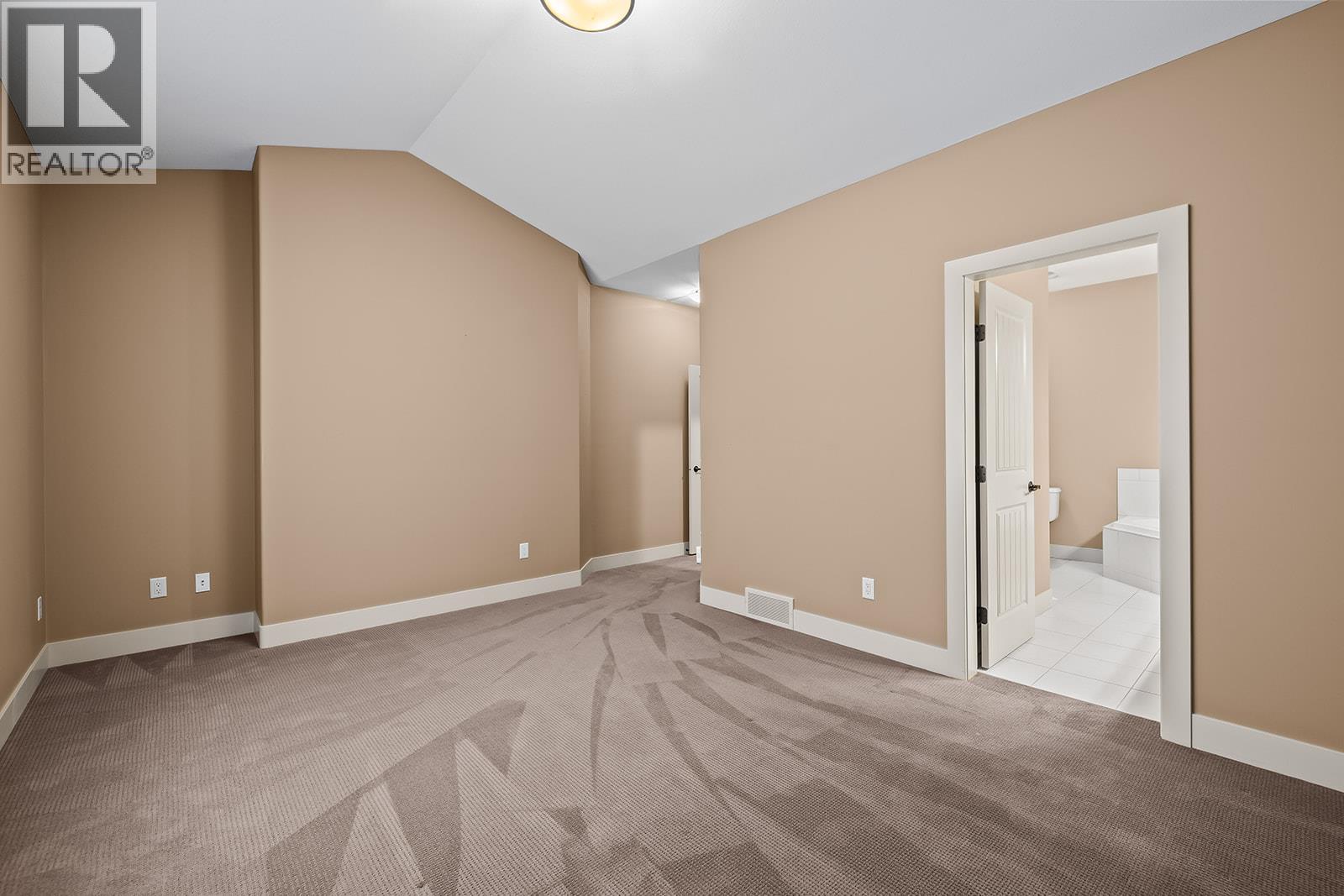 3 2450 Selkirk Drive, Kelowna