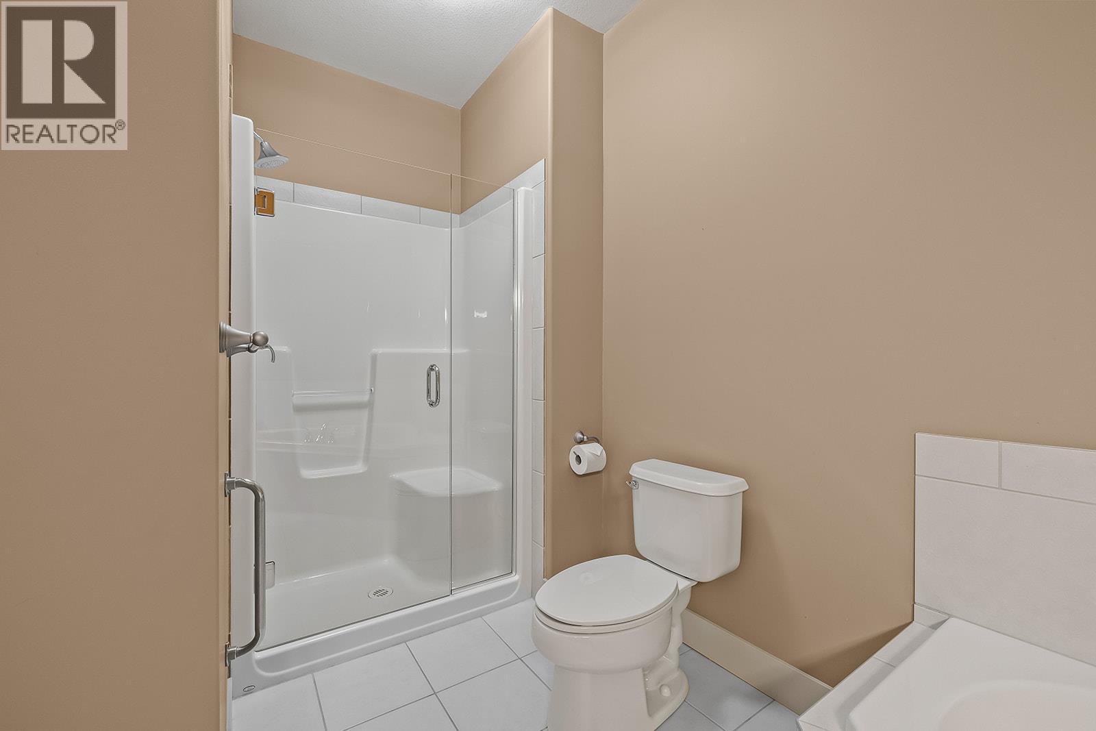 3 2450 Selkirk Drive, Kelowna