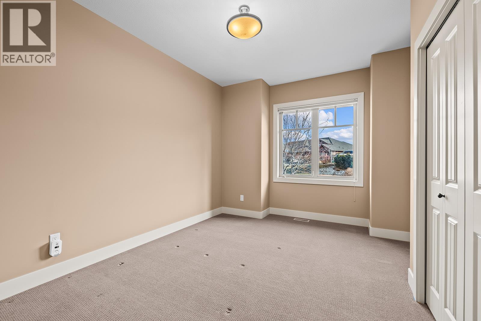3 2450 Selkirk Drive, Kelowna