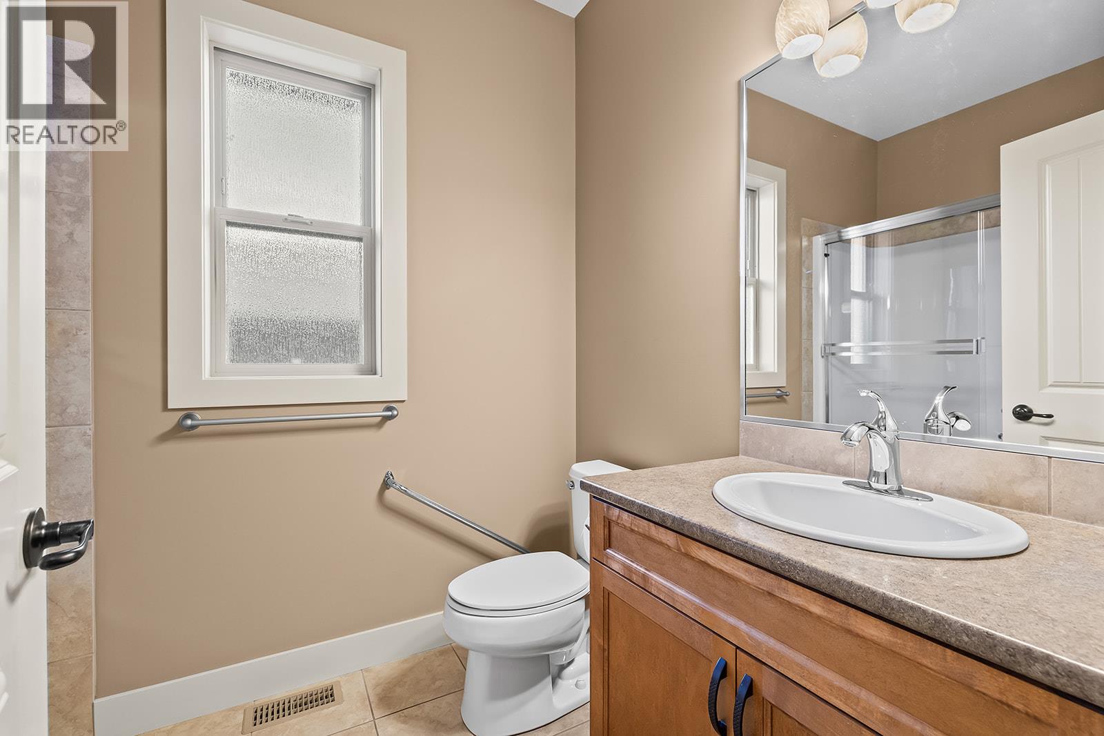 3 2450 Selkirk Drive, Kelowna