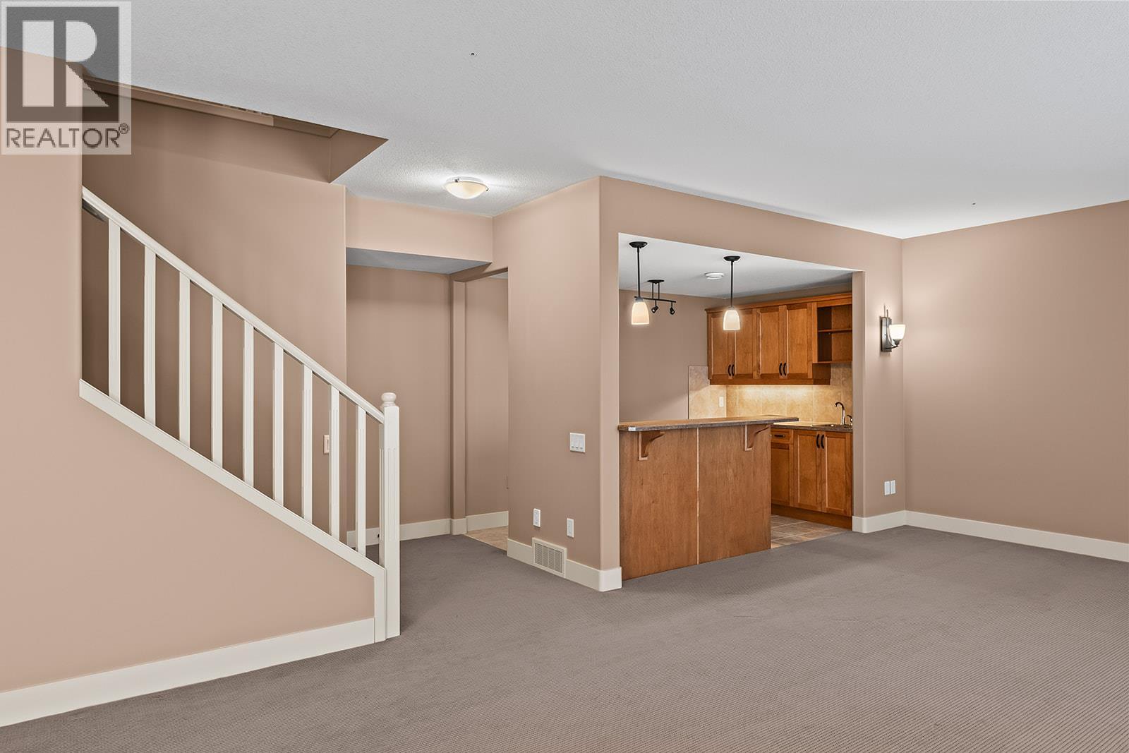 3 2450 Selkirk Drive, Kelowna