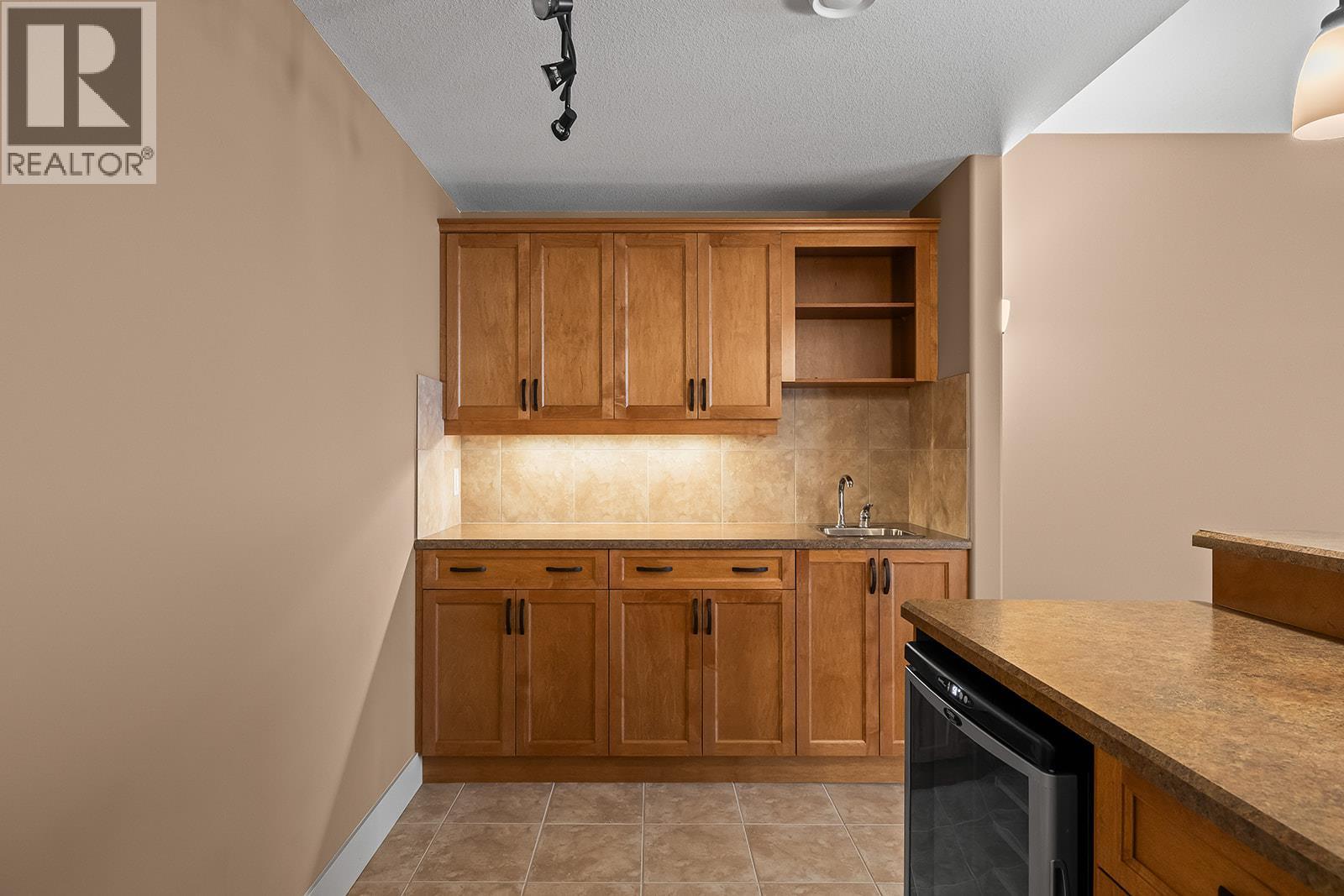 3 2450 Selkirk Drive, Kelowna