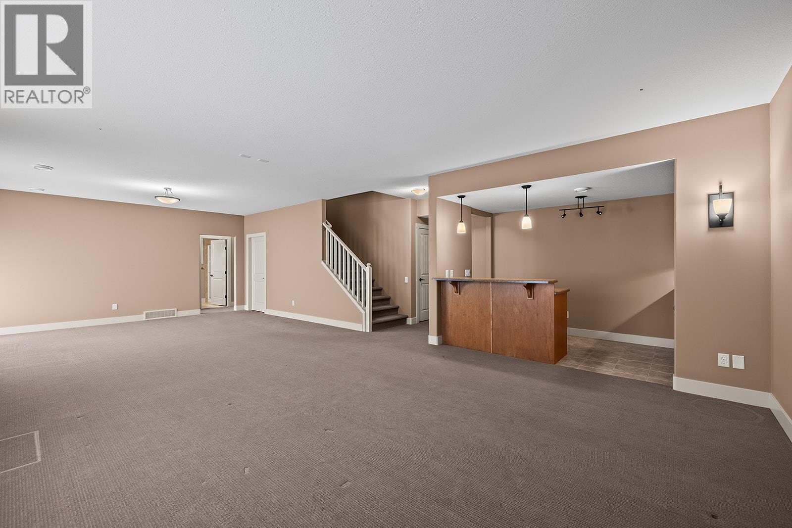 3 2450 Selkirk Drive, Kelowna