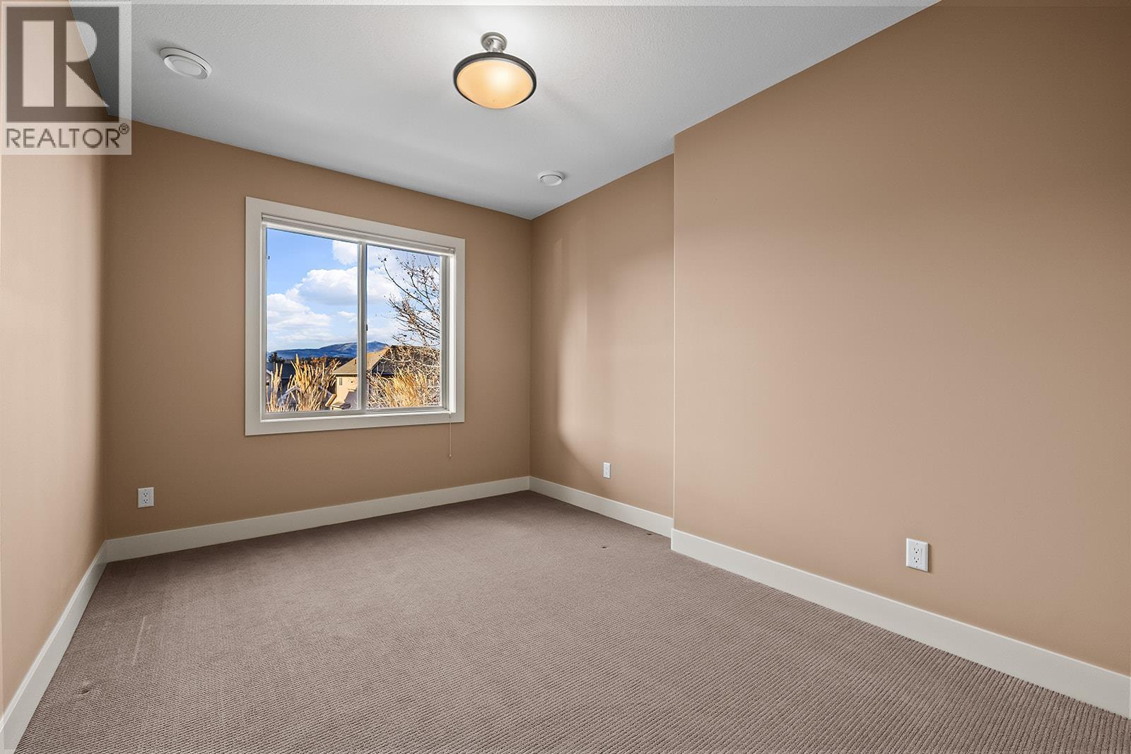 3 2450 Selkirk Drive, Kelowna