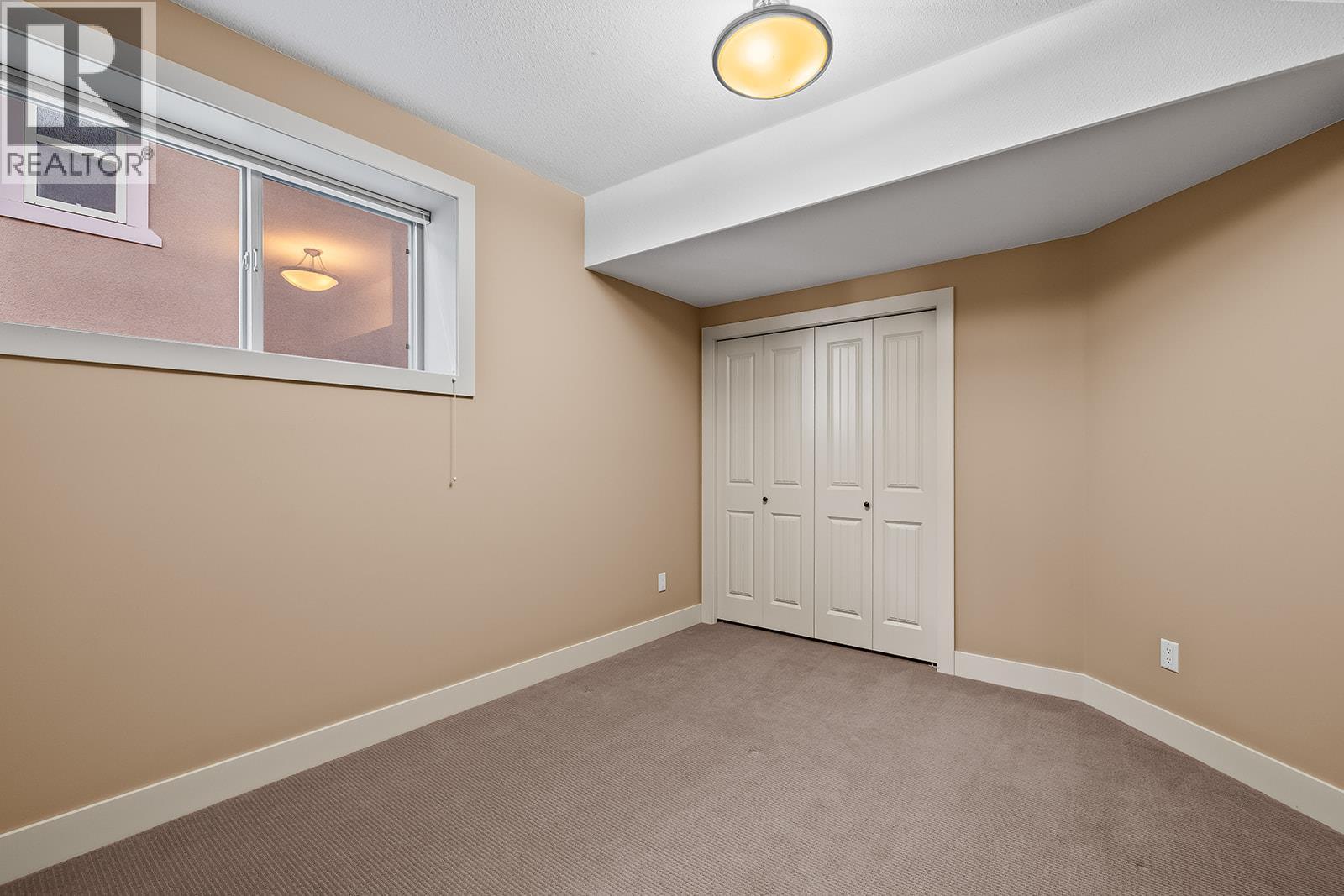 3 2450 Selkirk Drive, Kelowna