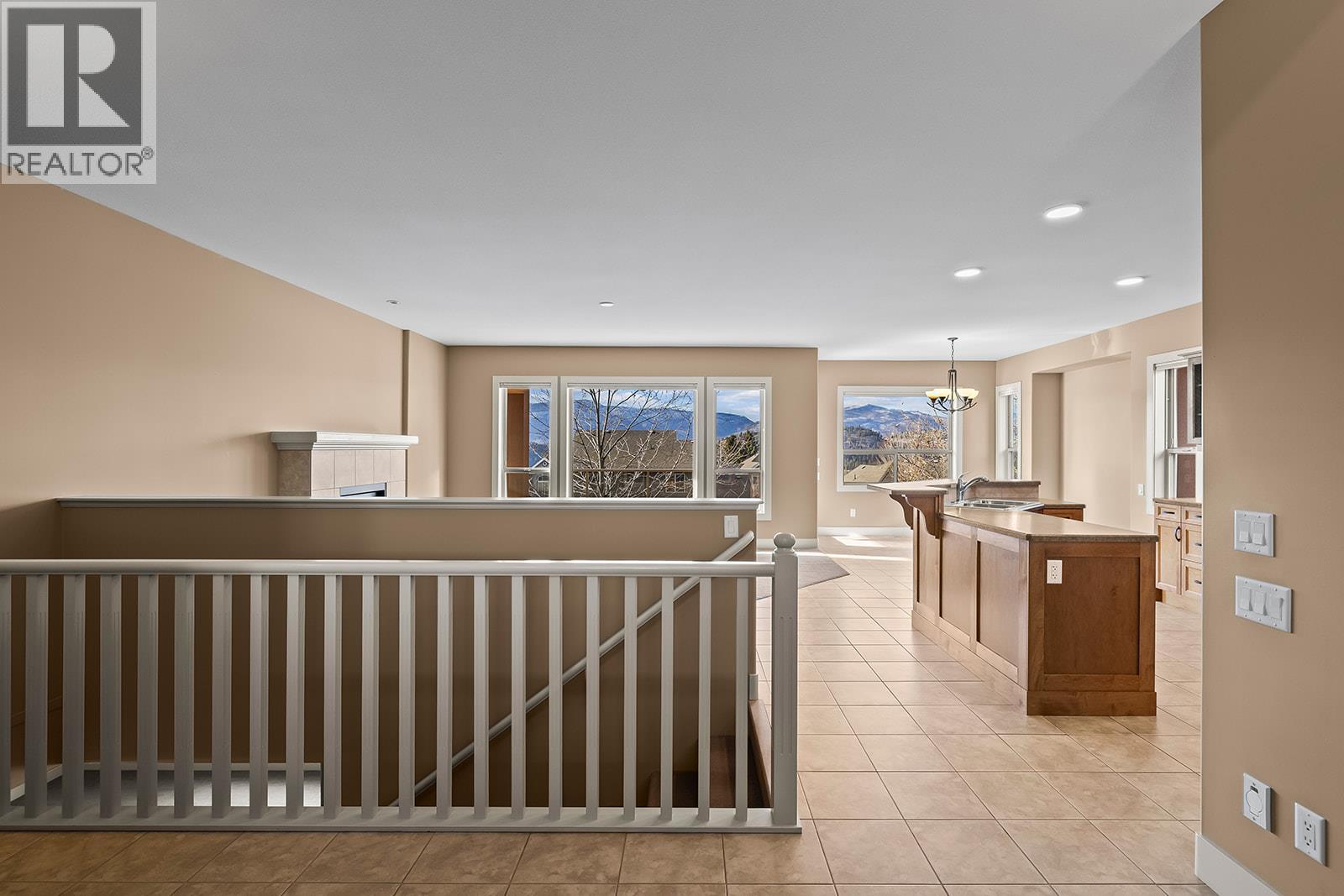 3 2450 Selkirk Drive, Kelowna