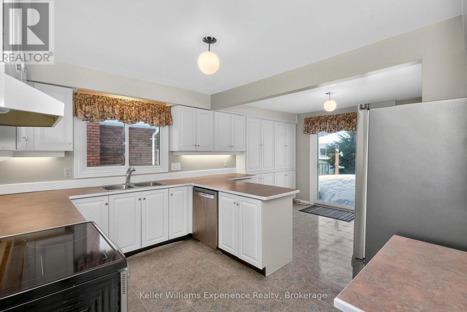 943 PLAYFAIR ROAD - Photo 5 of 48, Midland, Ontario